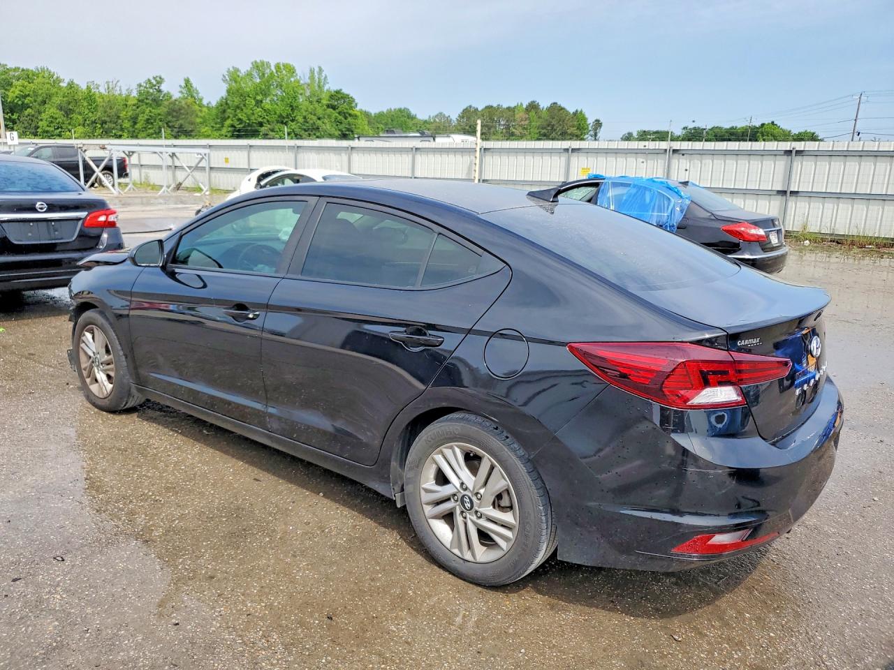 2019 HYUNDAI ELANTRA VALUE EDITION photo 2