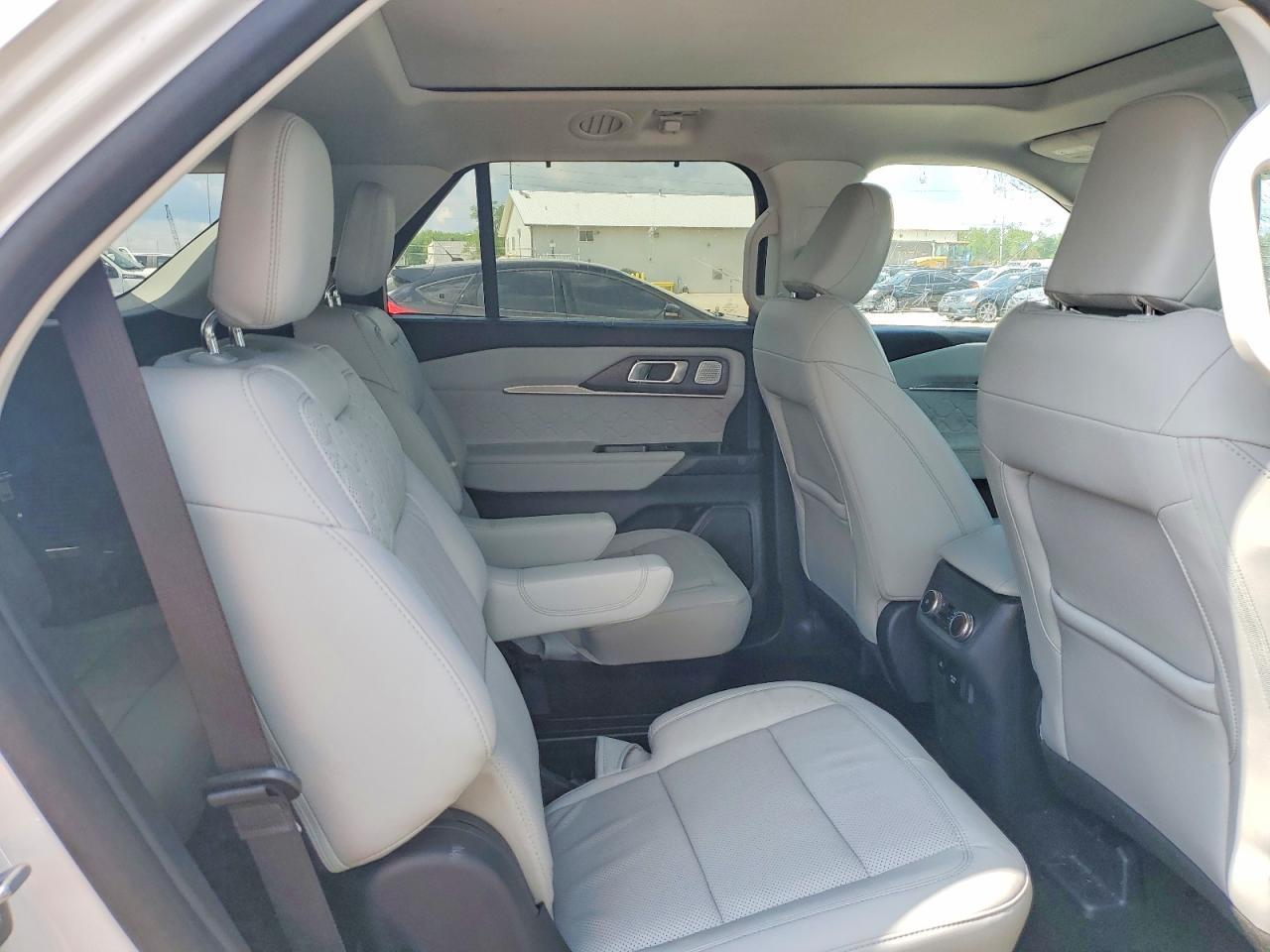 2025 FORD EXPLORER PLATINUM photo 31
