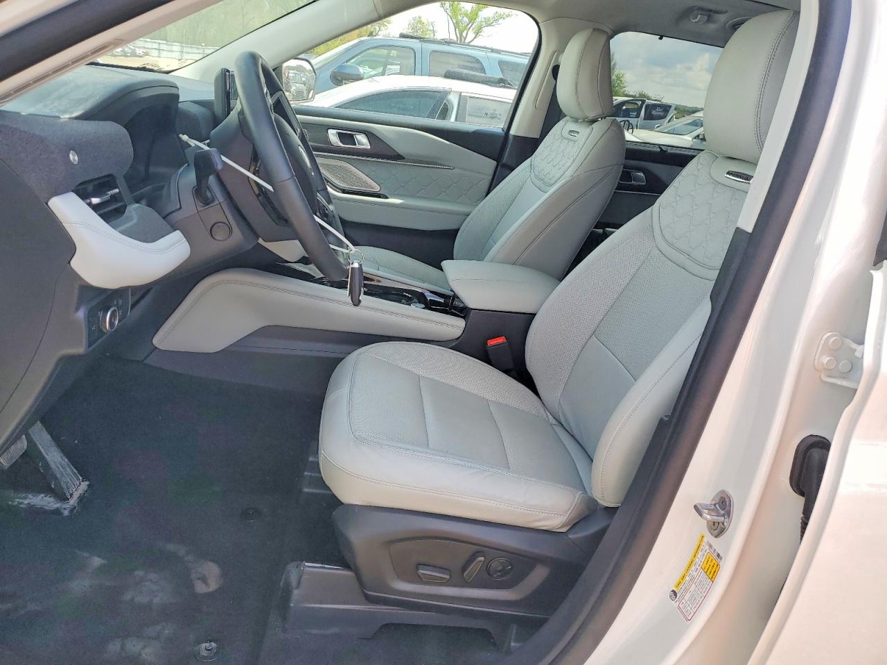 2025 FORD EXPLORER PLATINUM photo 19