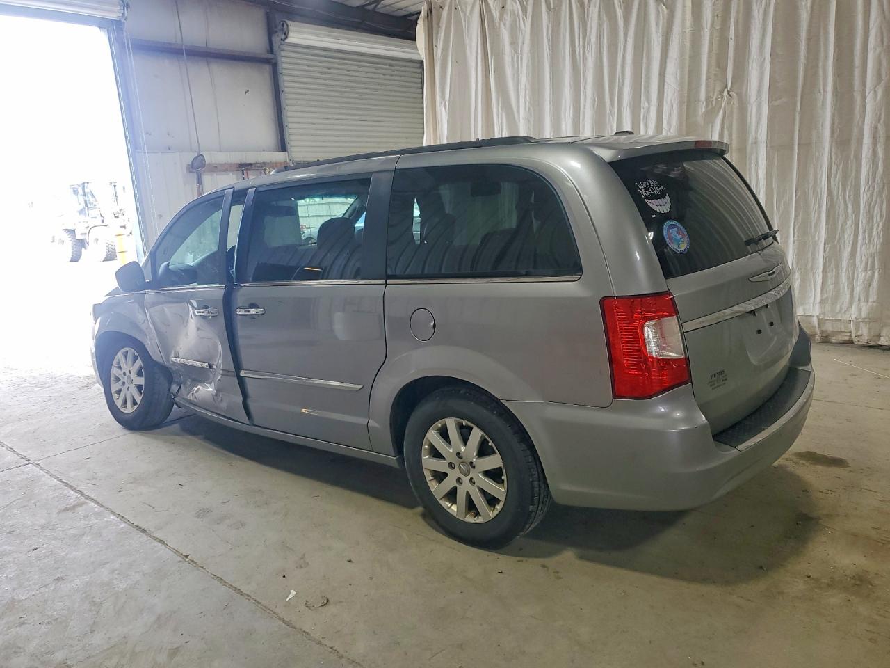 2015 CHRYSLER TOWN & COUNTRY TOURING photo 4