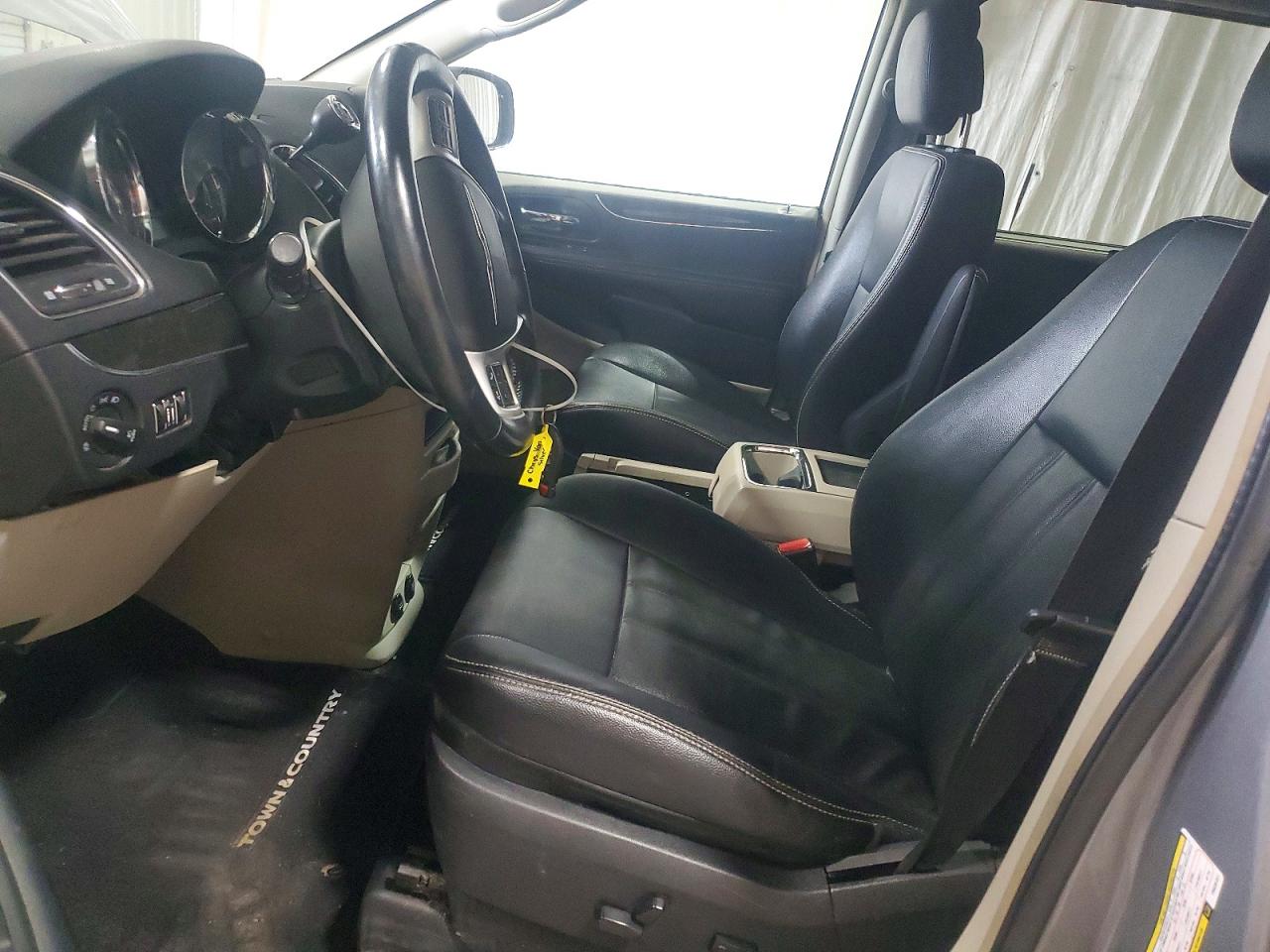 2015 CHRYSLER TOWN & COUNTRY TOURING photo 19