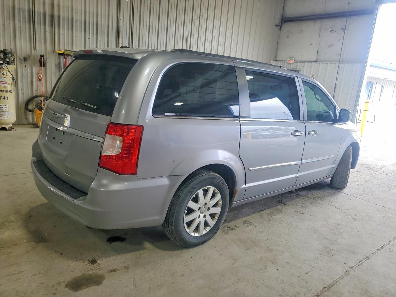 2015 CHRYSLER TOWN & COUNTRY TOURING photo 7