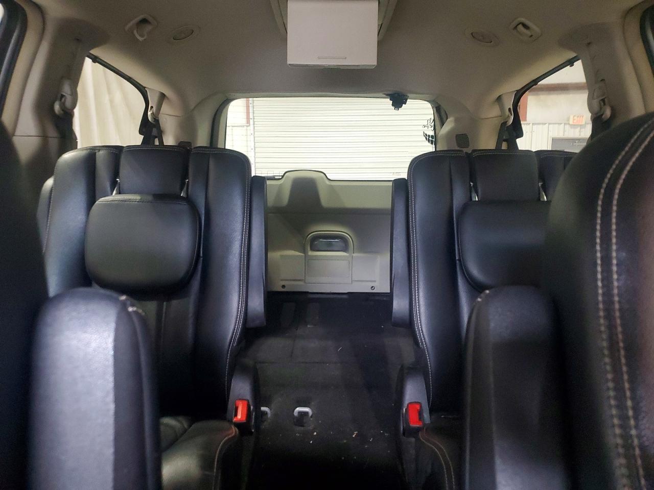 2015 CHRYSLER TOWN & COUNTRY TOURING photo 28