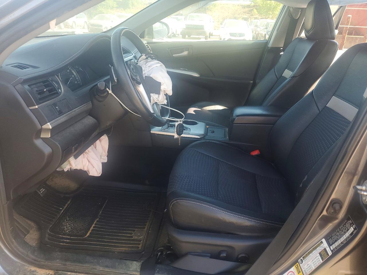 2014 TOYOTA CAMRY SE photo 19