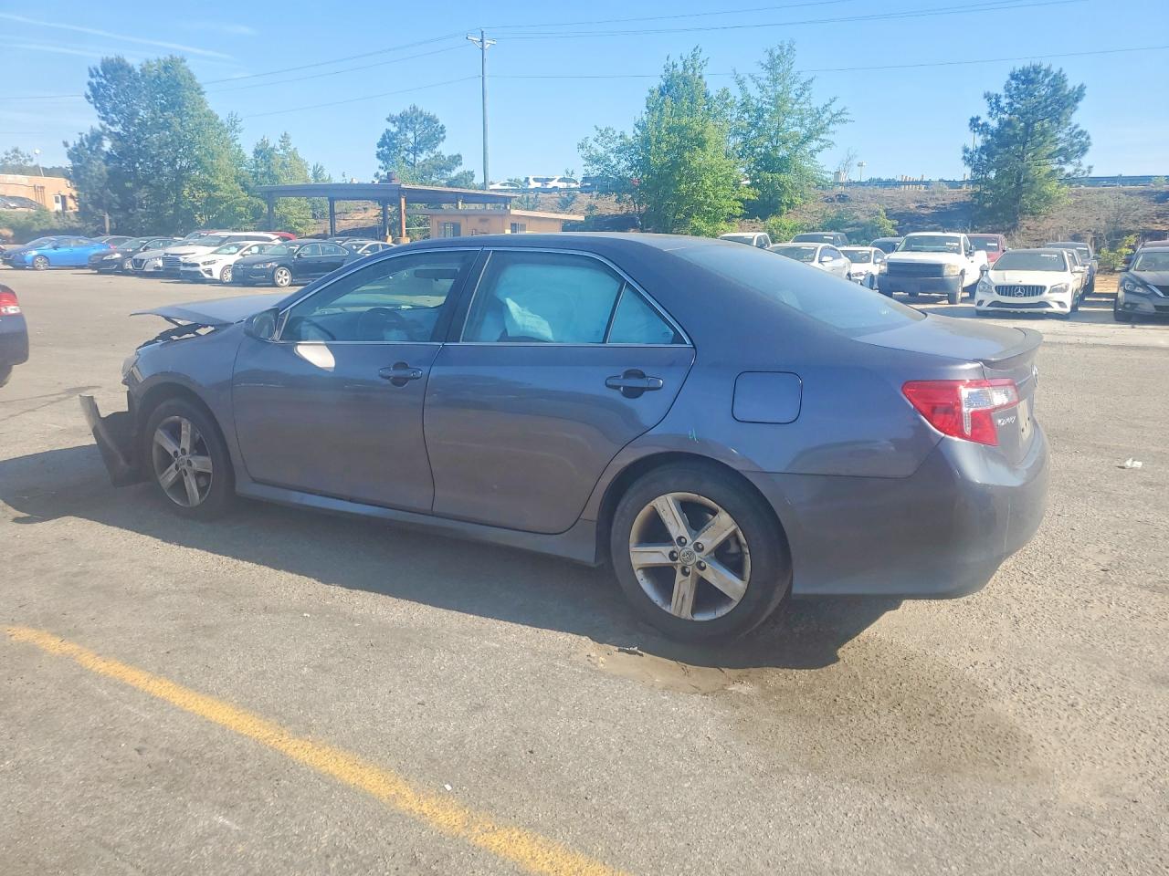 2014 TOYOTA CAMRY SE photo 4