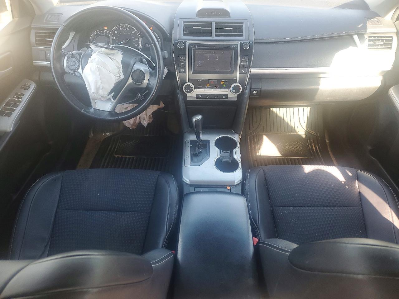 2014 TOYOTA CAMRY SE photo 22