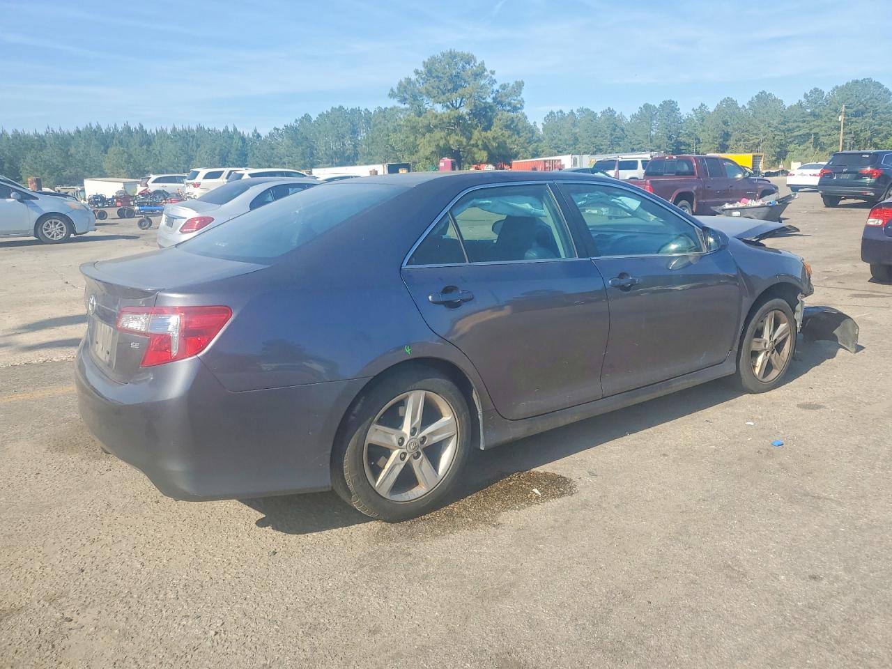 2014 TOYOTA CAMRY SE photo 7