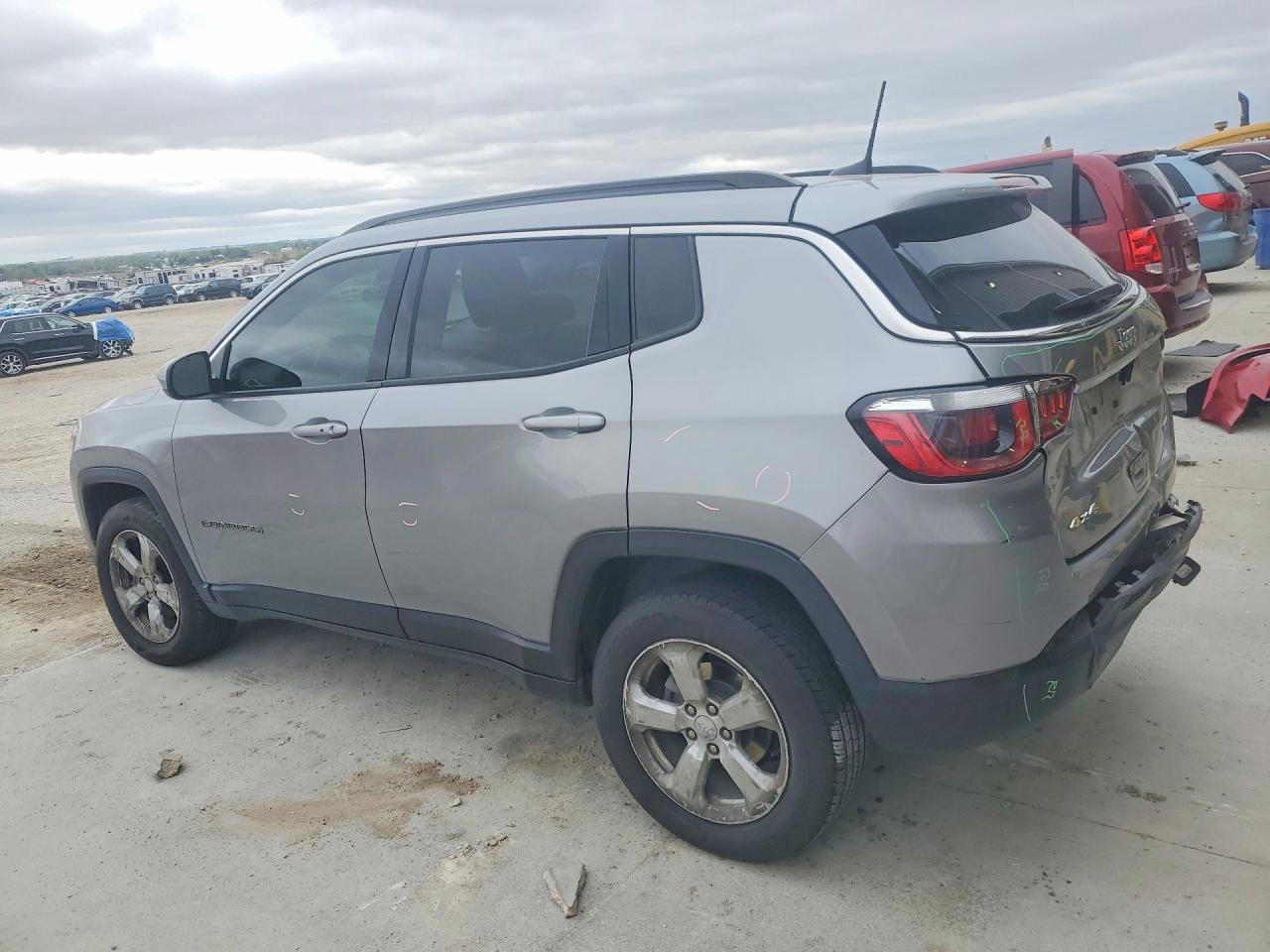 2019 JEEP COMPASS photo 3