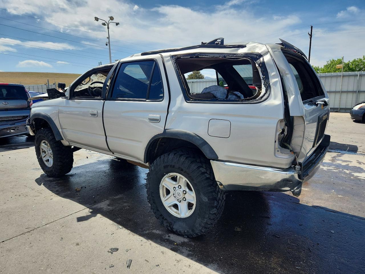 1997 TOYOTA 4RUNNER SR5 photo 2