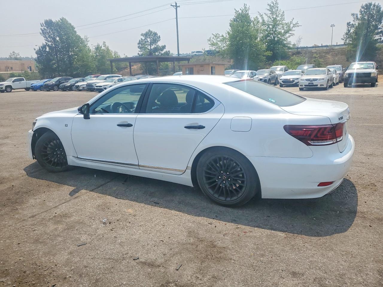 2015 LEXUS LS 460 photo 3