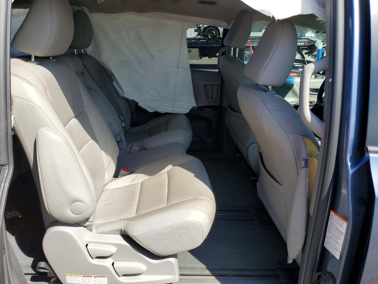 2016 TOYOTA SIENNA XLE 8-PASSENGER photo 21