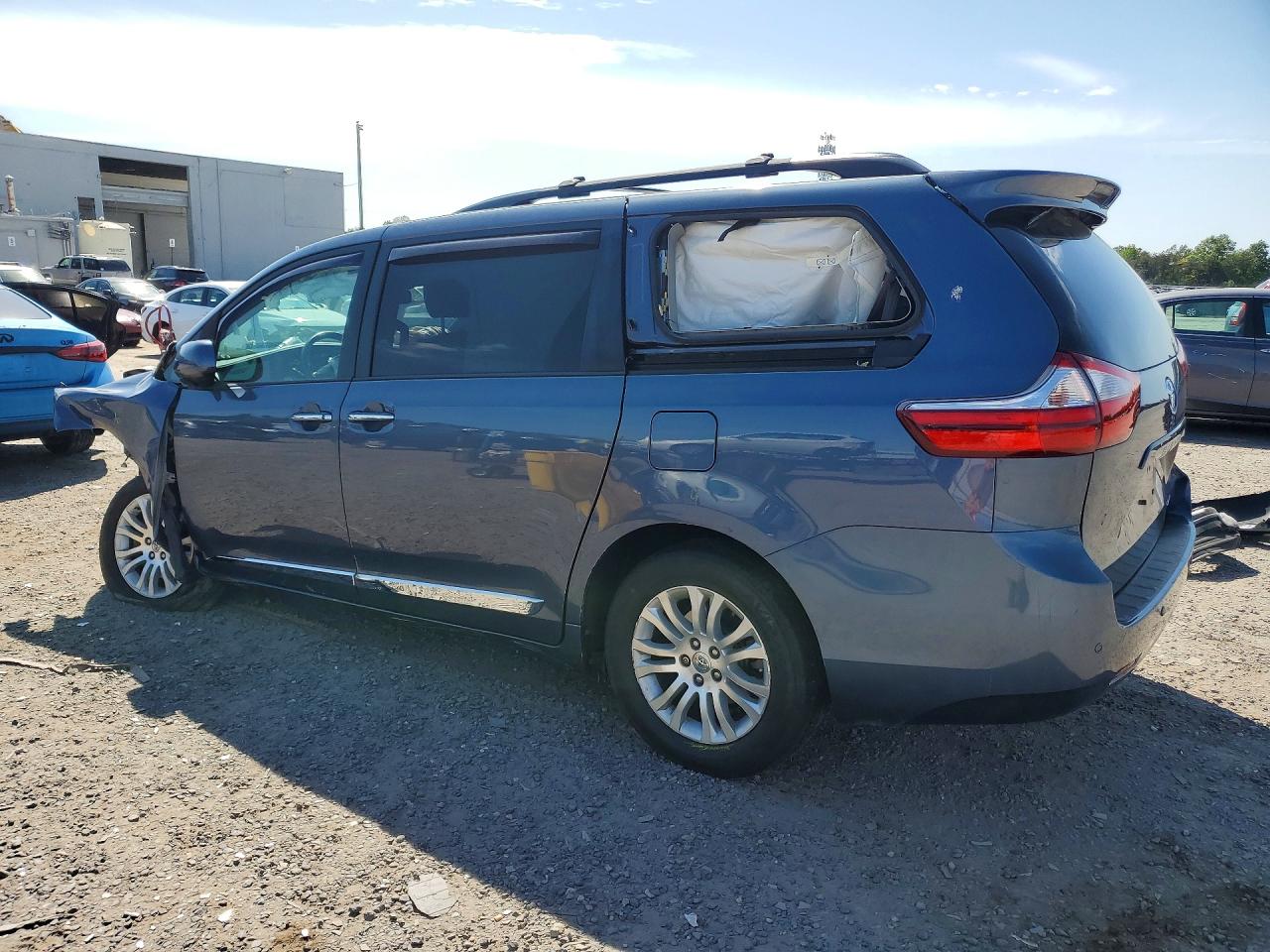 2016 TOYOTA SIENNA XLE 8-PASSENGER photo 3