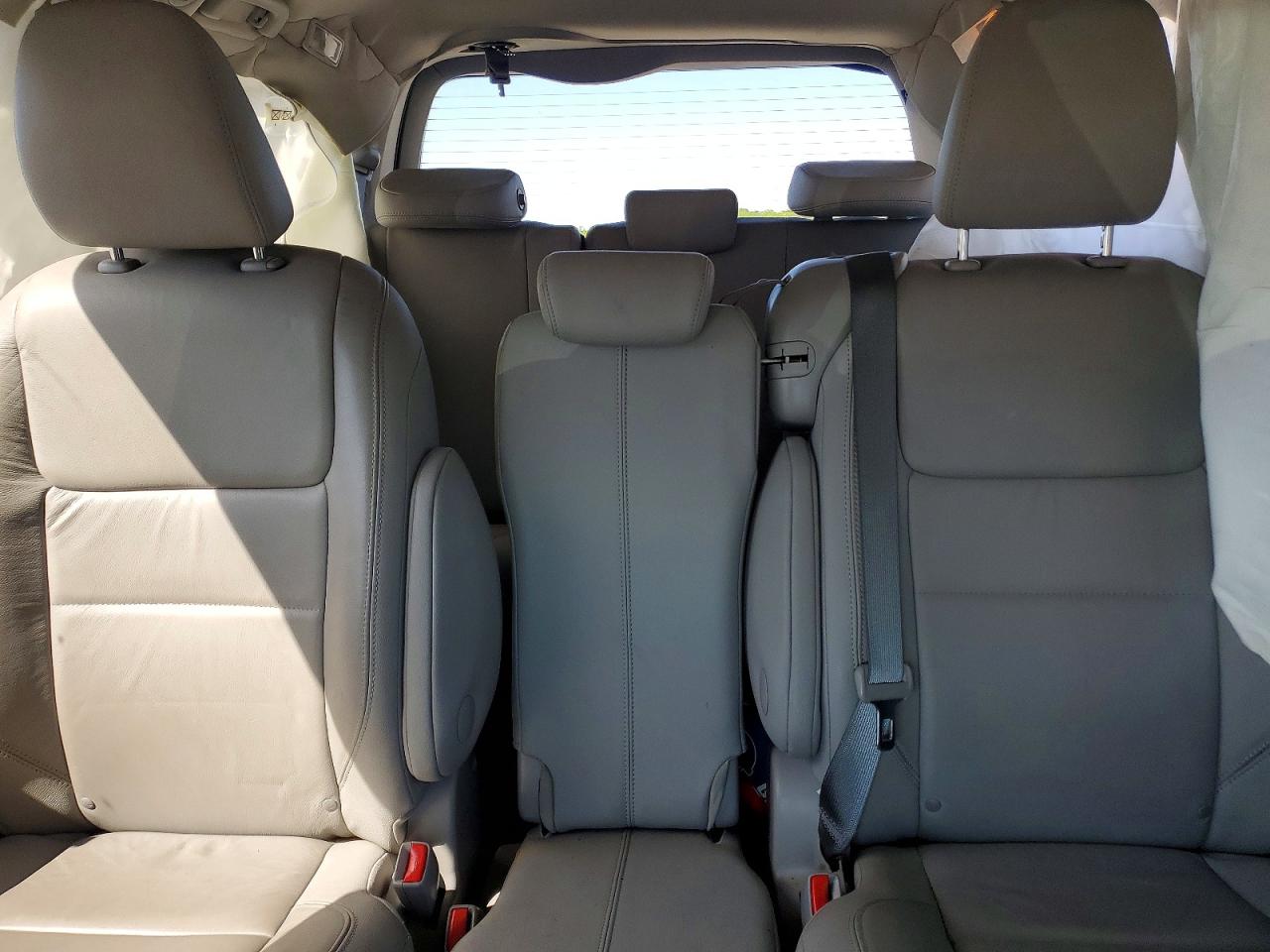 2016 TOYOTA SIENNA XLE 8-PASSENGER photo 19