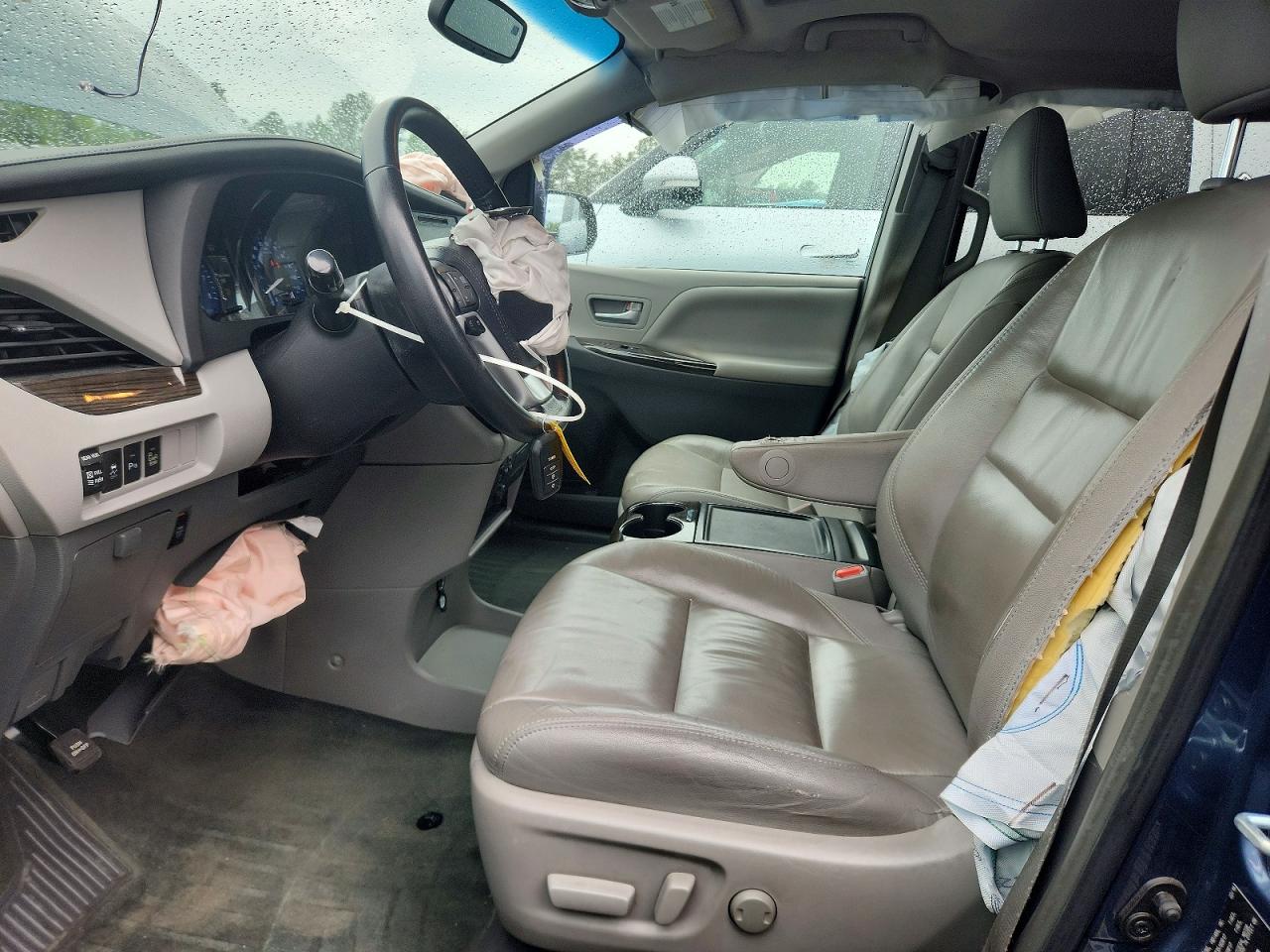 2016 TOYOTA SIENNA XLE 8-PASSENGER photo 13
