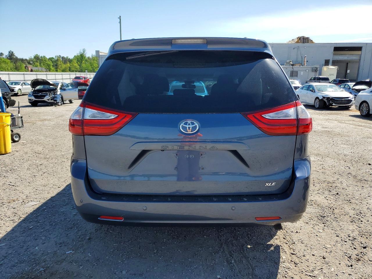 2016 TOYOTA SIENNA XLE 8-PASSENGER photo 11