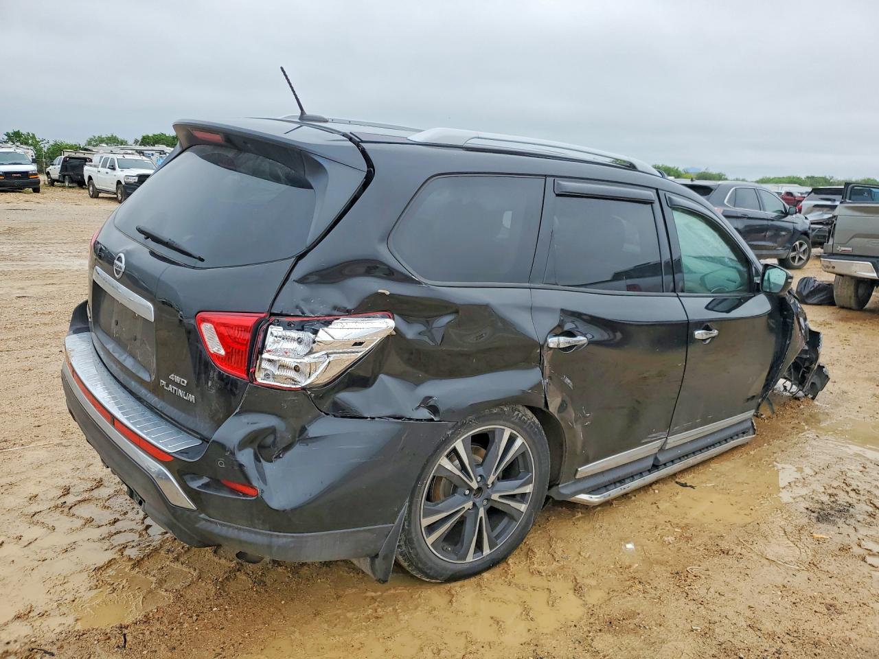 2017 NISSAN PATHFINDER PLATINUM photo 5