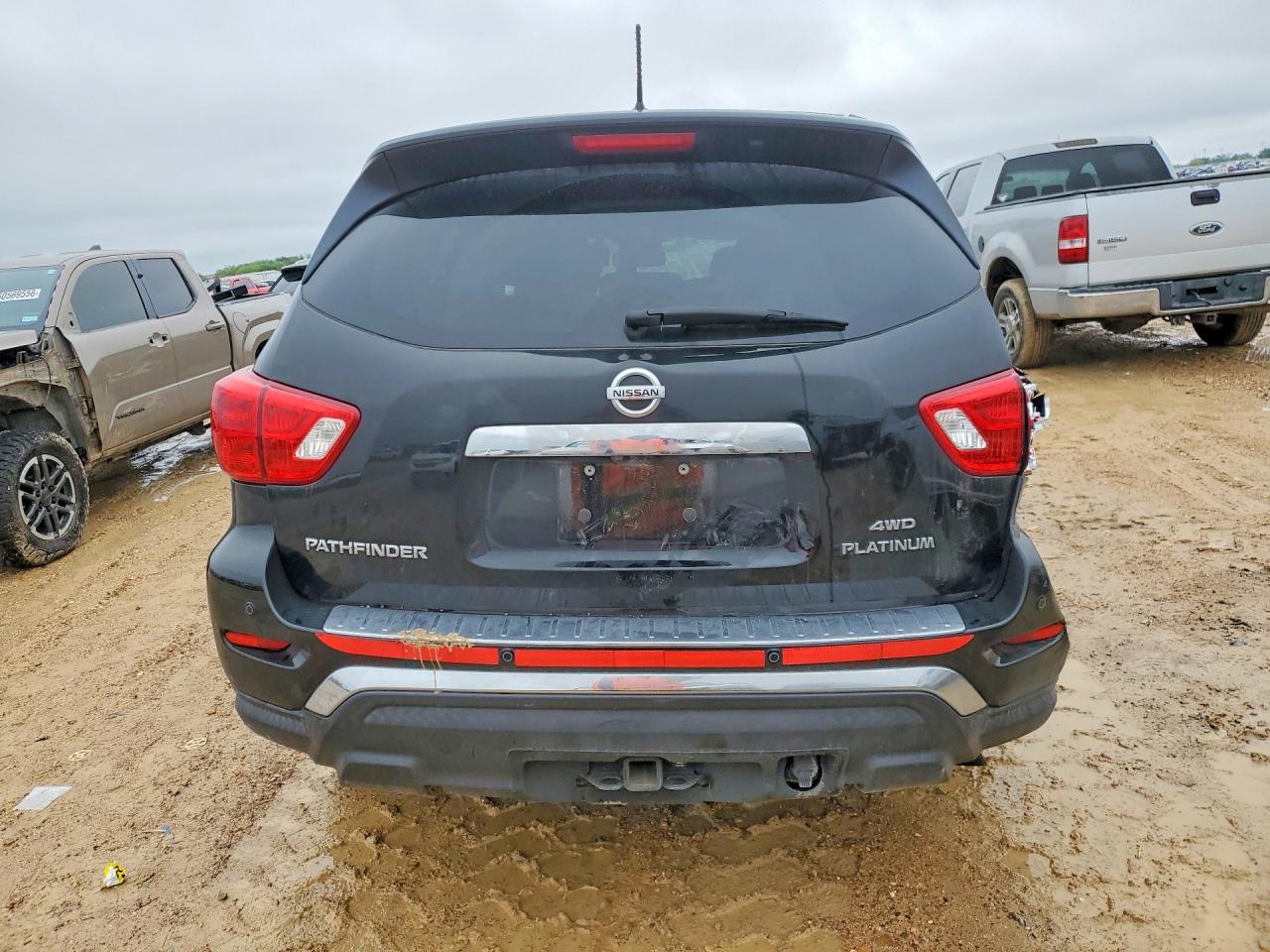 2017 NISSAN PATHFINDER PLATINUM photo 11