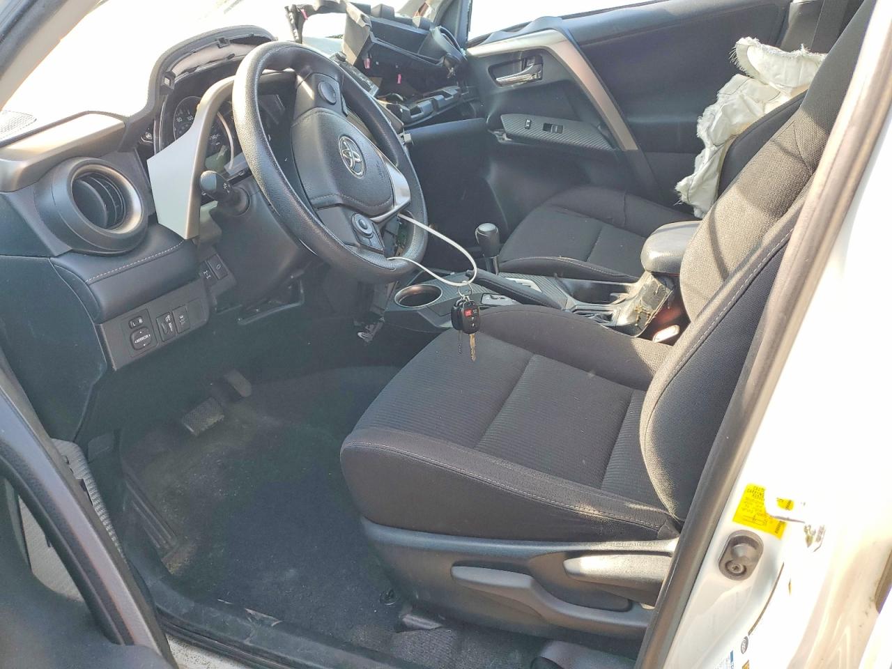 2015 TOYOTA RAV4 XLE photo 19