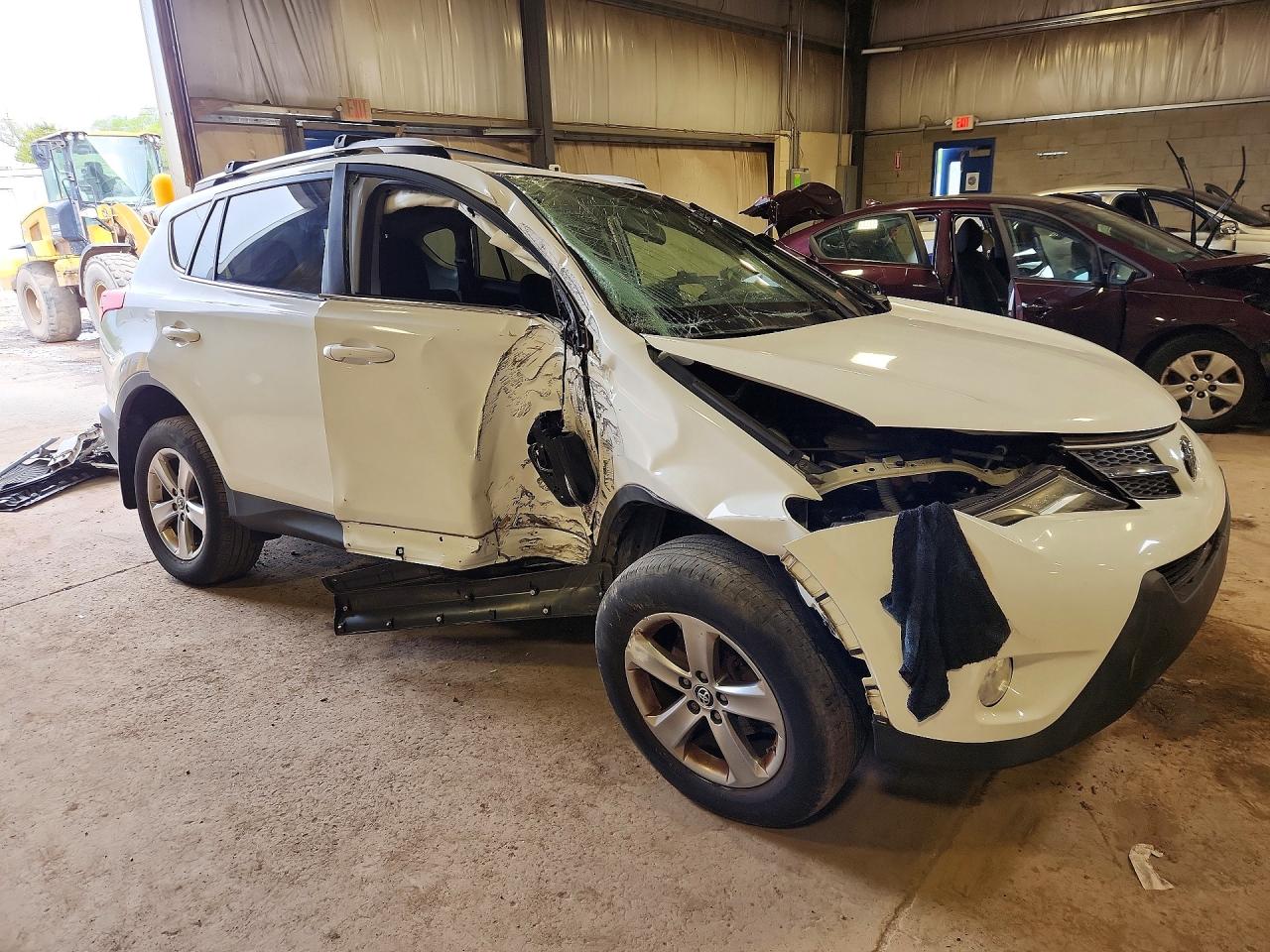 2015 TOYOTA RAV4 XLE photo 10