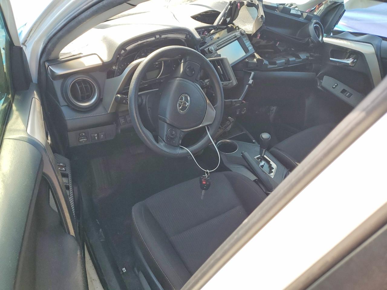 2015 TOYOTA RAV4 XLE photo 22