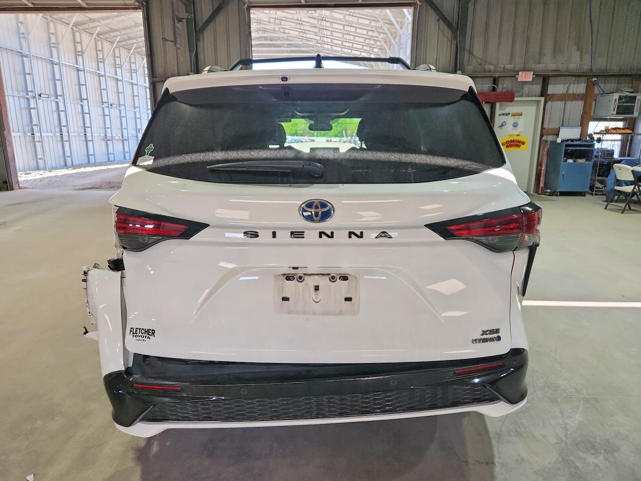 2021 TOYOTA SIENNA XSE photo 16