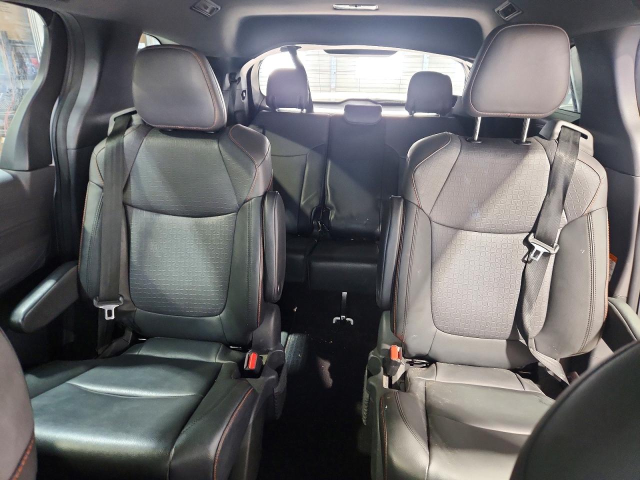 2021 TOYOTA SIENNA XSE photo 28