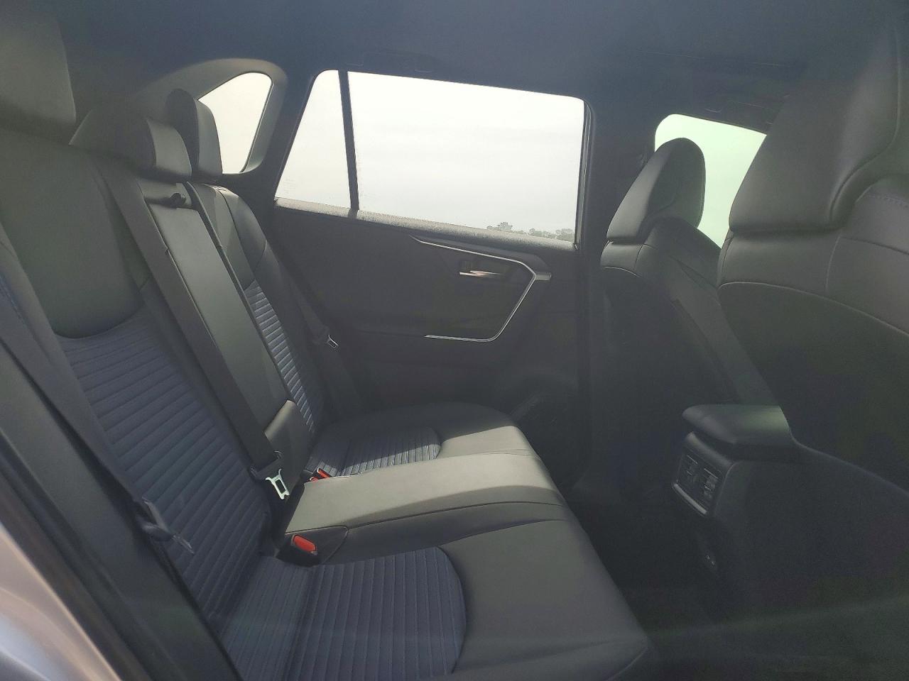 2025 TOYOTA RAV4 XSE photo 21