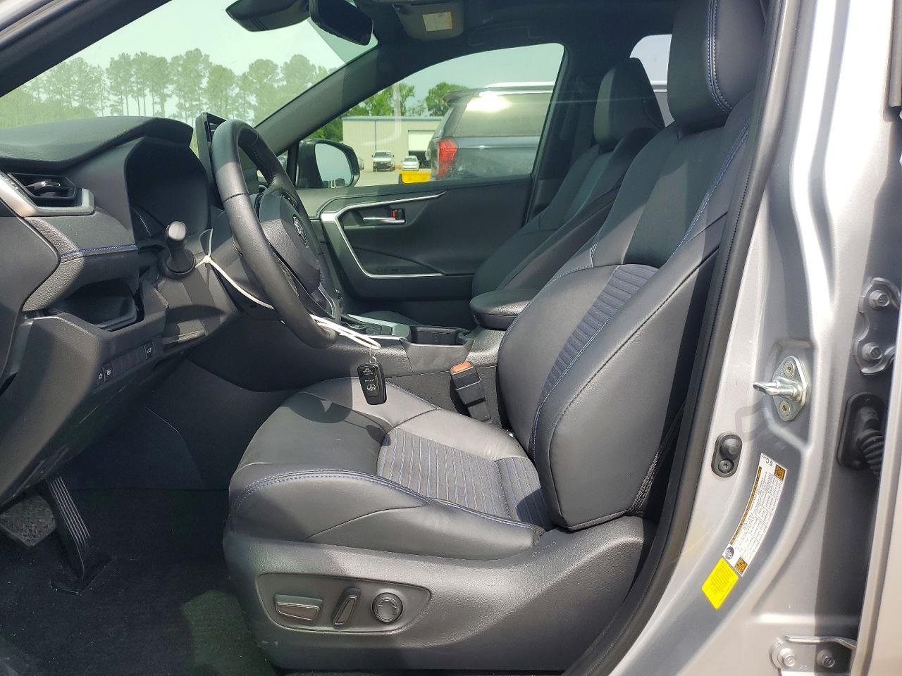 2025 TOYOTA RAV4 XSE photo 13