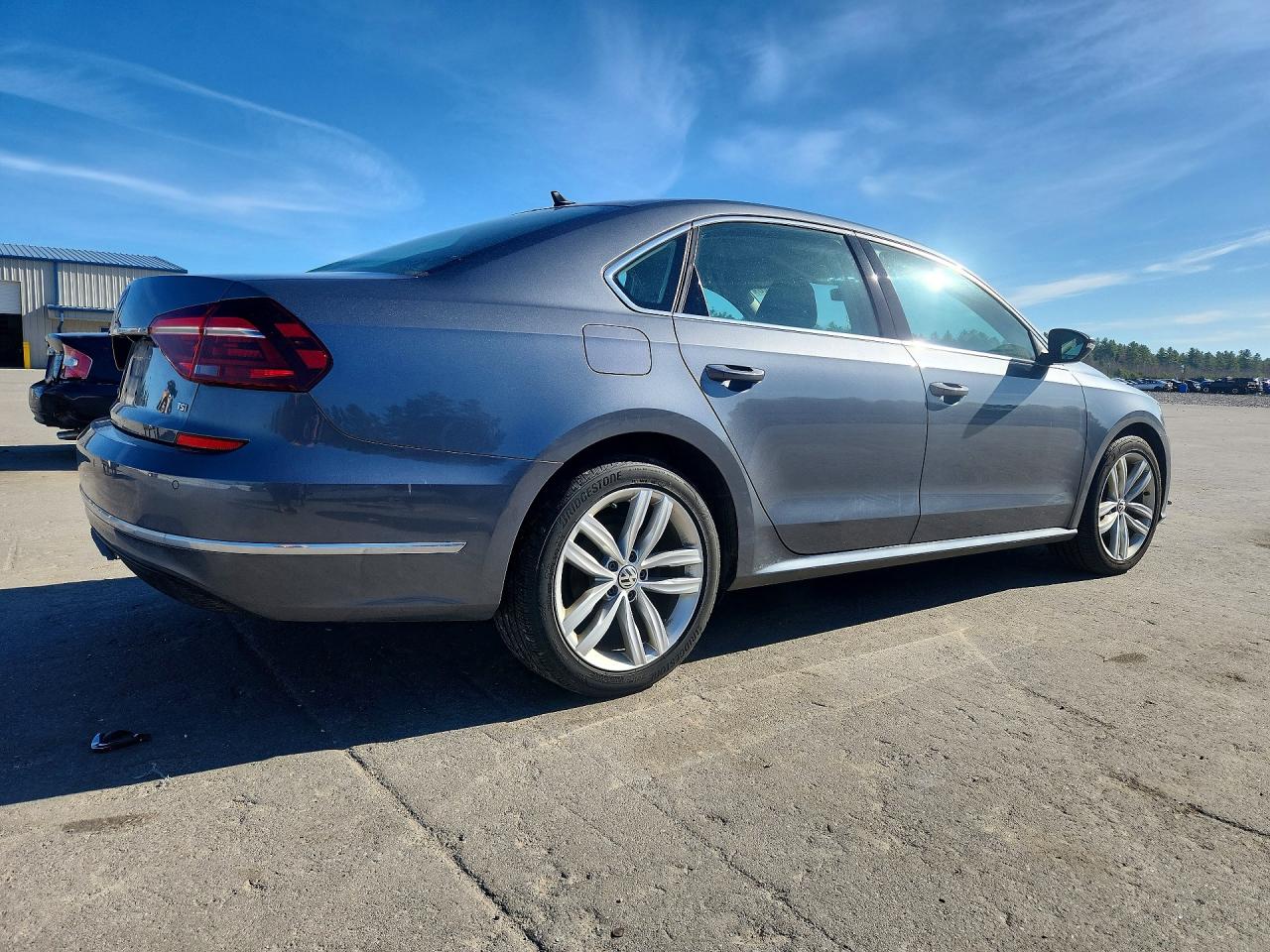 2018 VOLKSWAGEN PASSAT SE photo 5