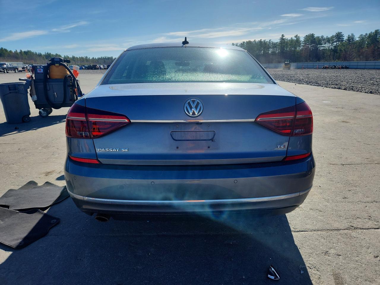 2018 VOLKSWAGEN PASSAT SE photo 11