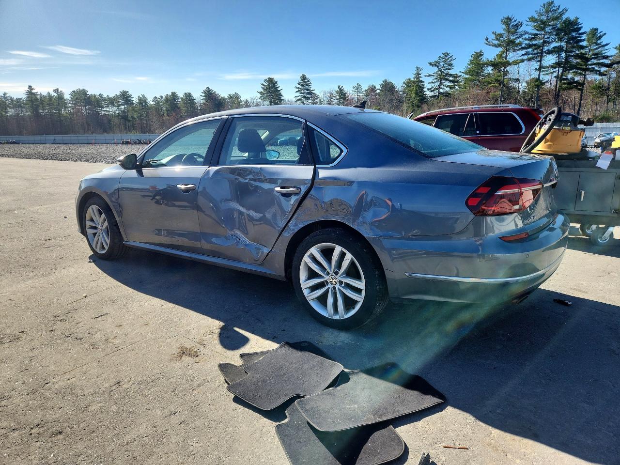 2018 VOLKSWAGEN PASSAT SE photo 3