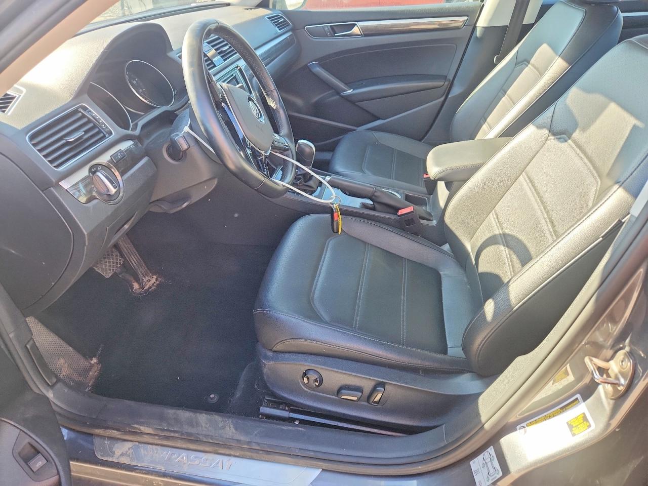 2018 VOLKSWAGEN PASSAT SE photo 13