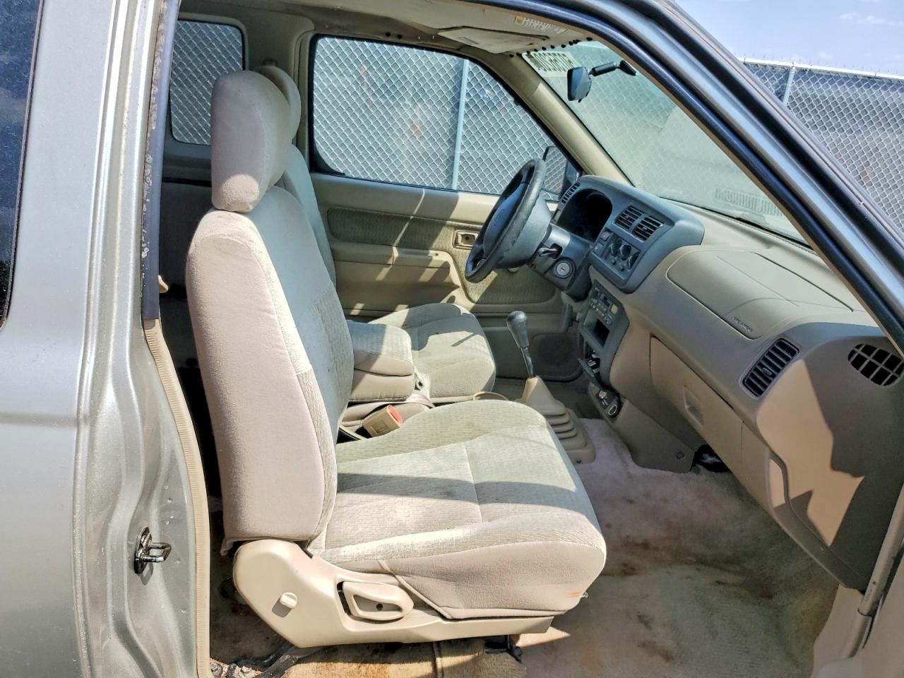 2000 NISSAN FRONTIER KING CAB XE photo 19