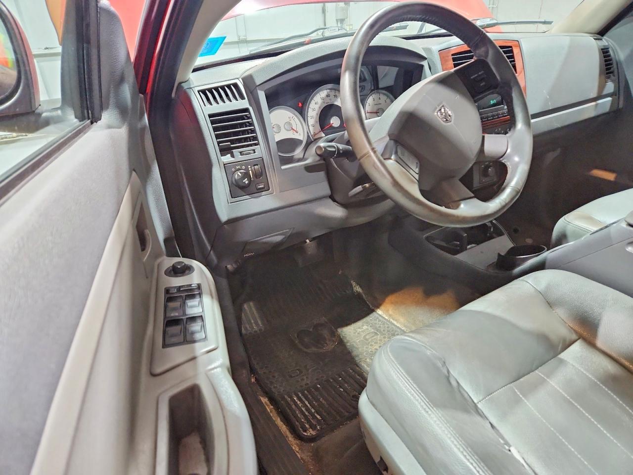 2005 DODGE DAKOTA QUAD SLT photo 15