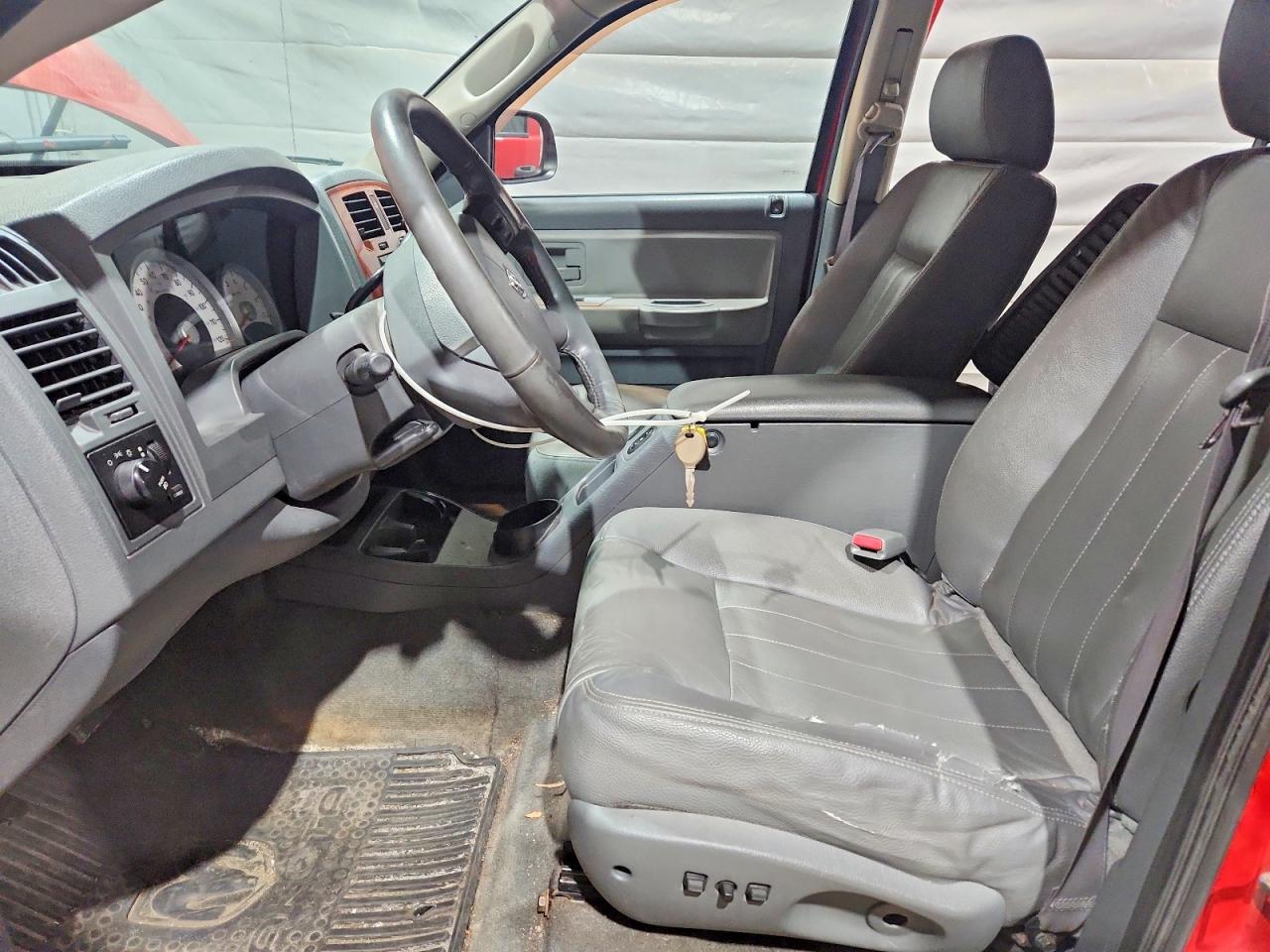 2005 DODGE DAKOTA QUAD SLT photo 13