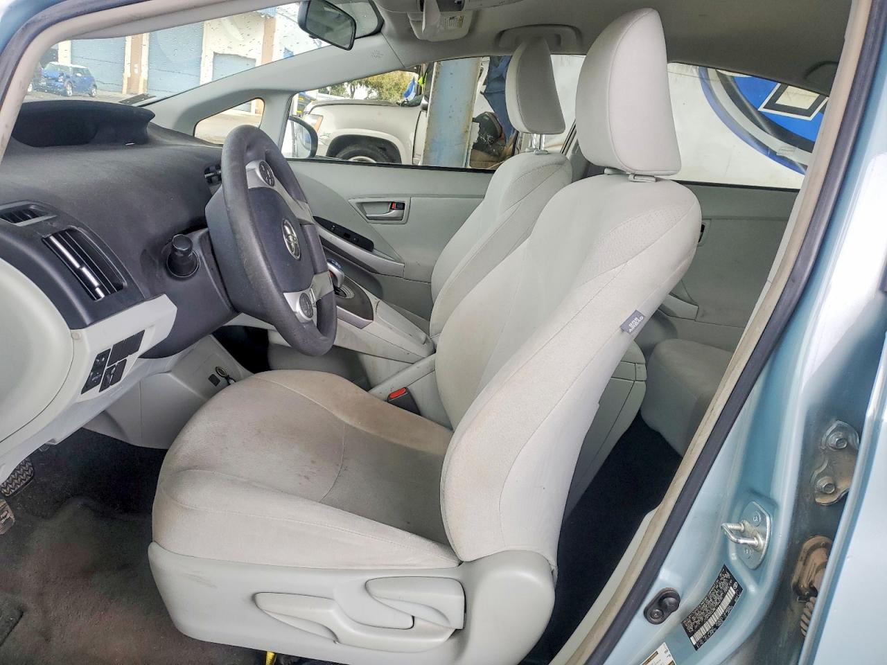 2014 TOYOTA PRIUS THREE photo 13