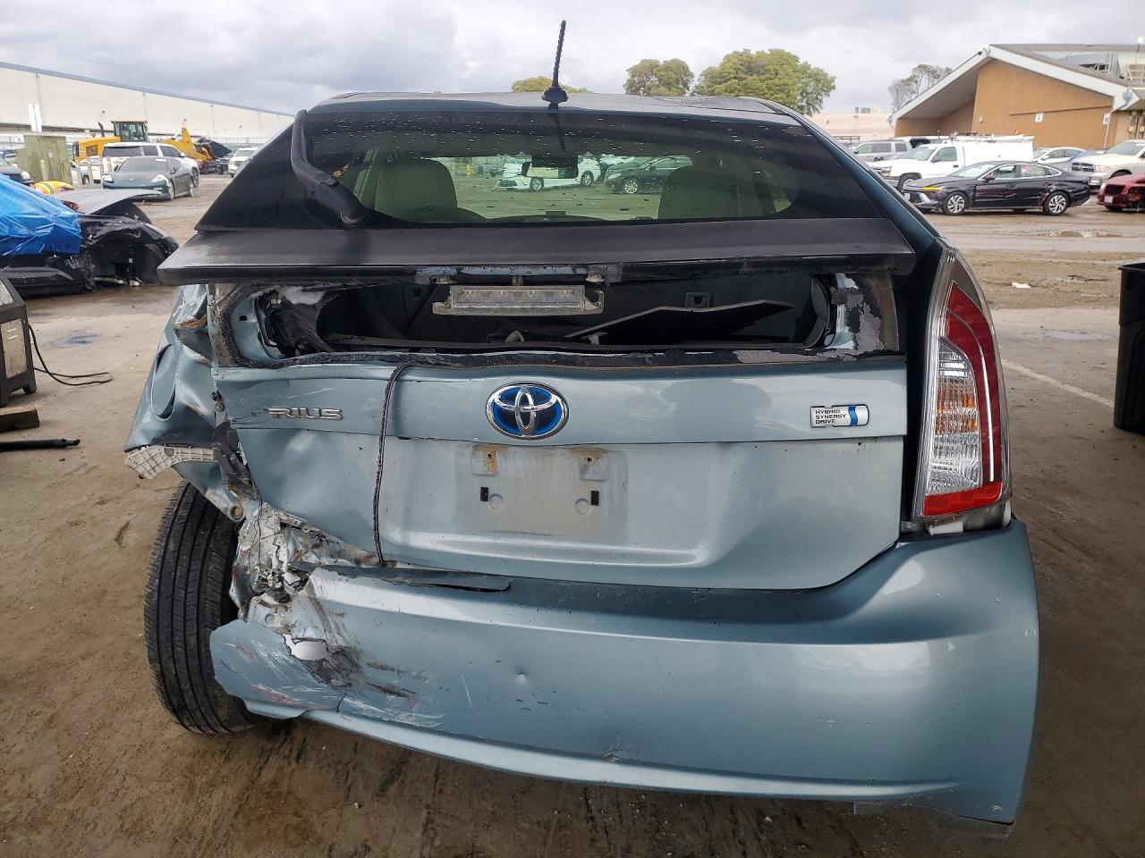 2014 TOYOTA PRIUS THREE photo 11