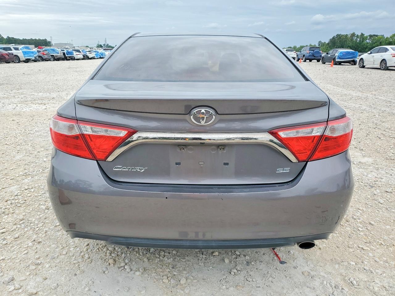 2017 TOYOTA CAMRY SE photo 11