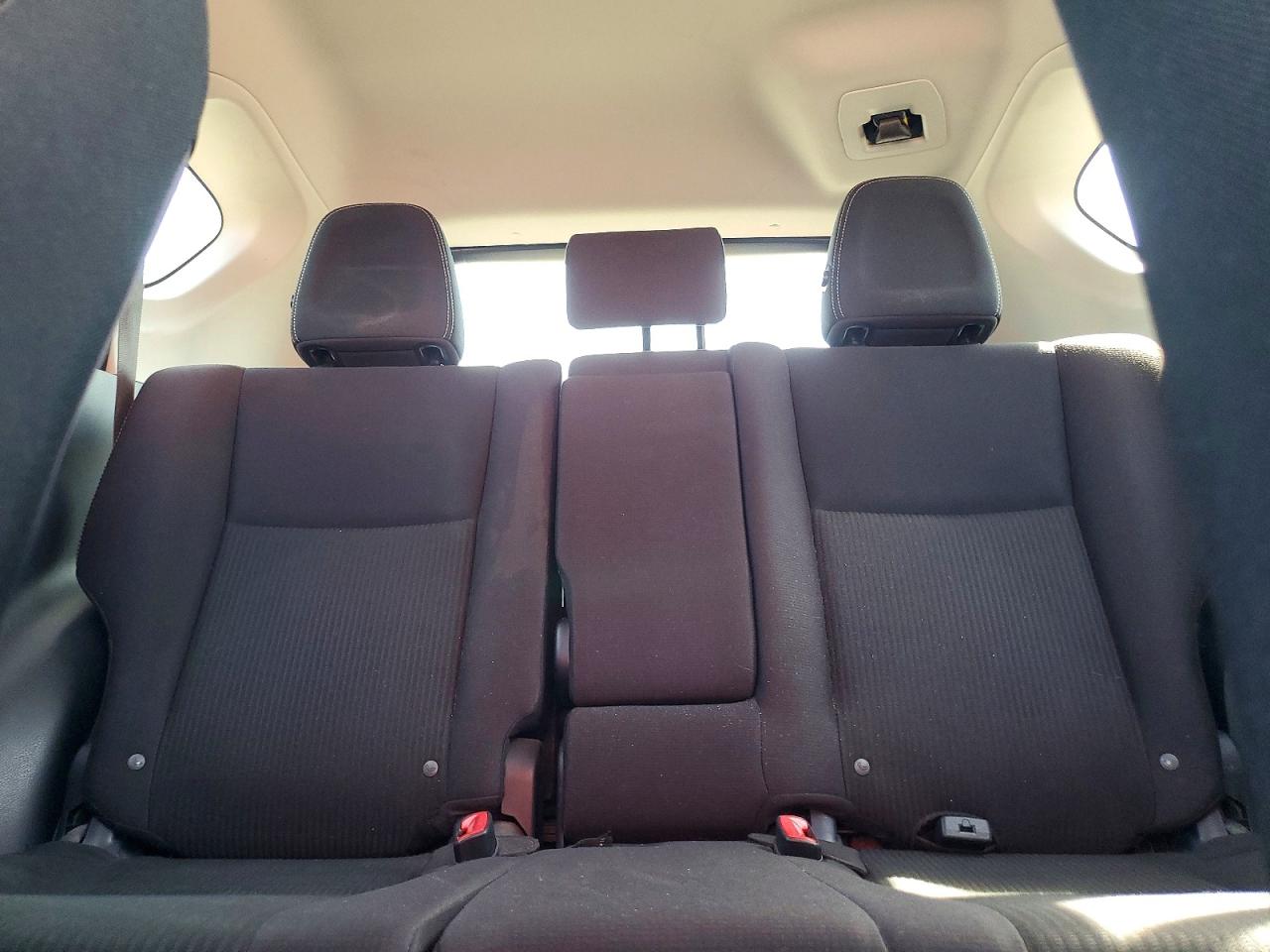 2015 TOYOTA RAV4 XLE photo 19