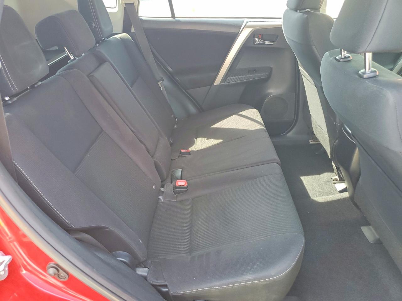2015 TOYOTA RAV4 XLE photo 21