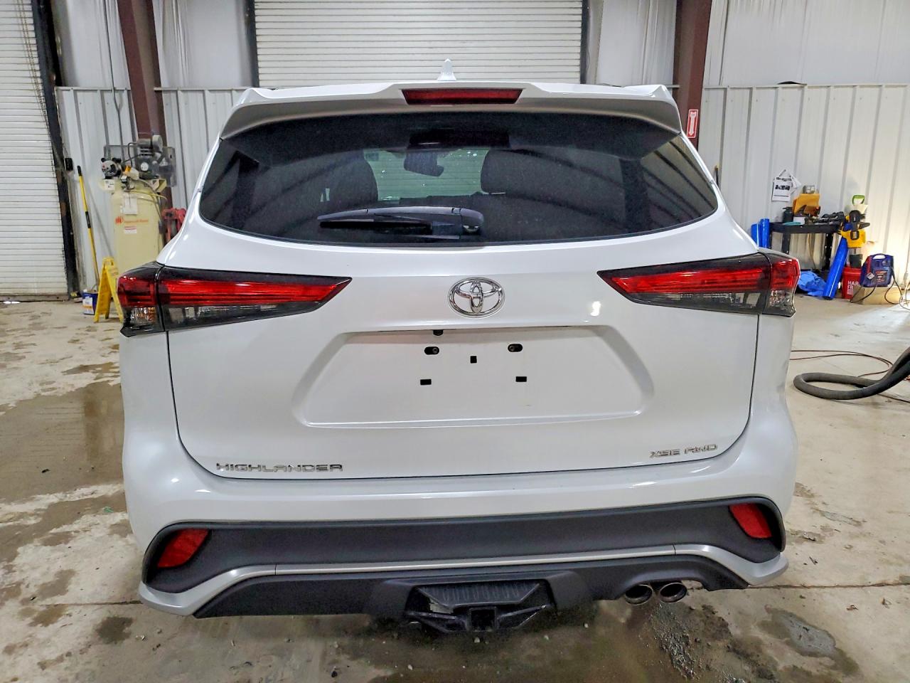 2022 TOYOTA HIGHLANDER XSE photo 16