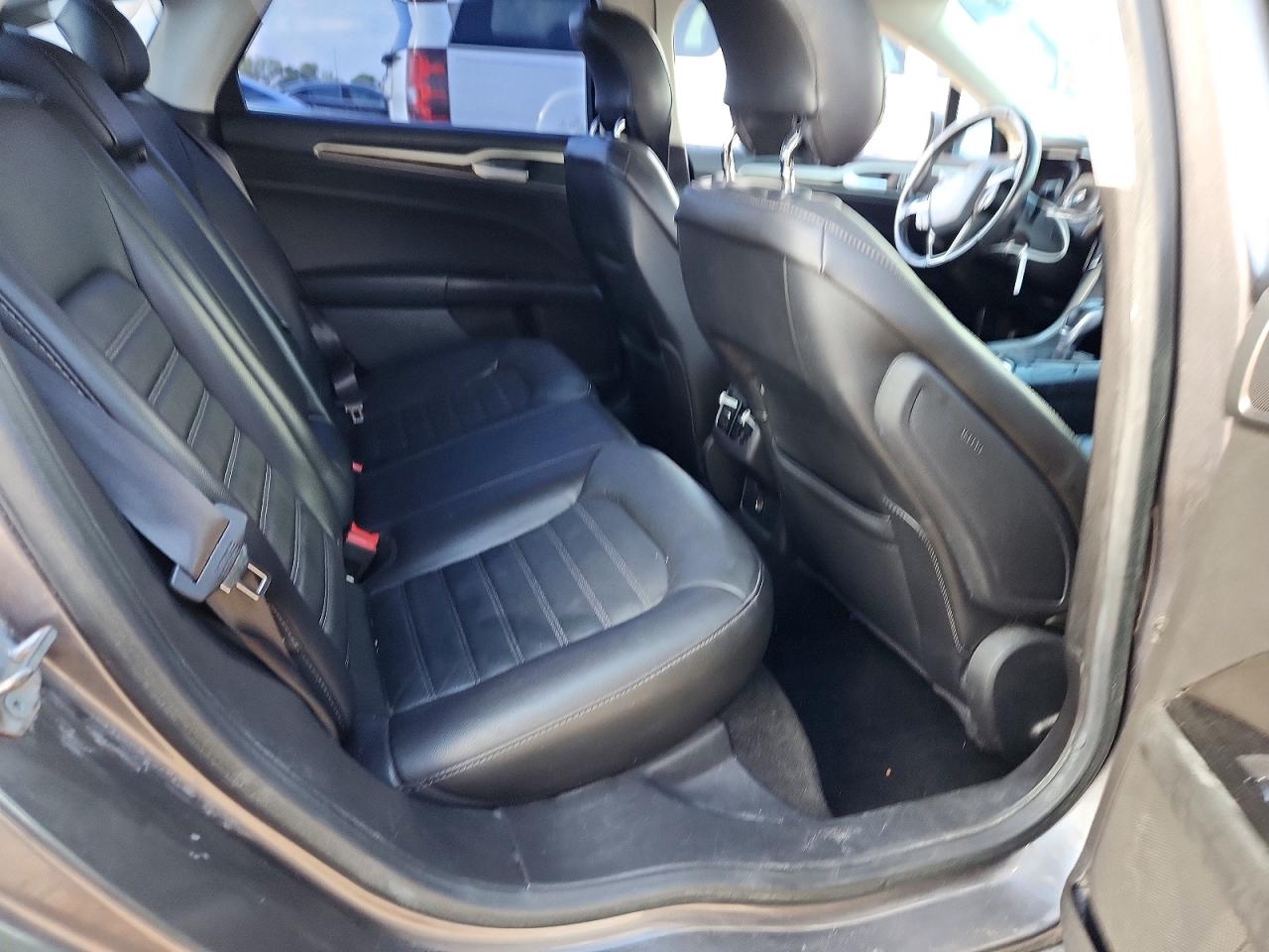 2014 FORD FUSION SE photo 19