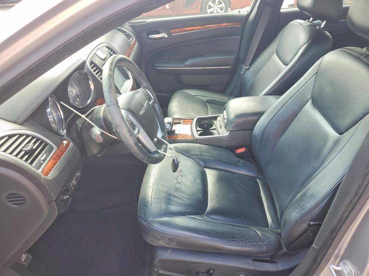 2014 CHRYSLER 300 photo 7