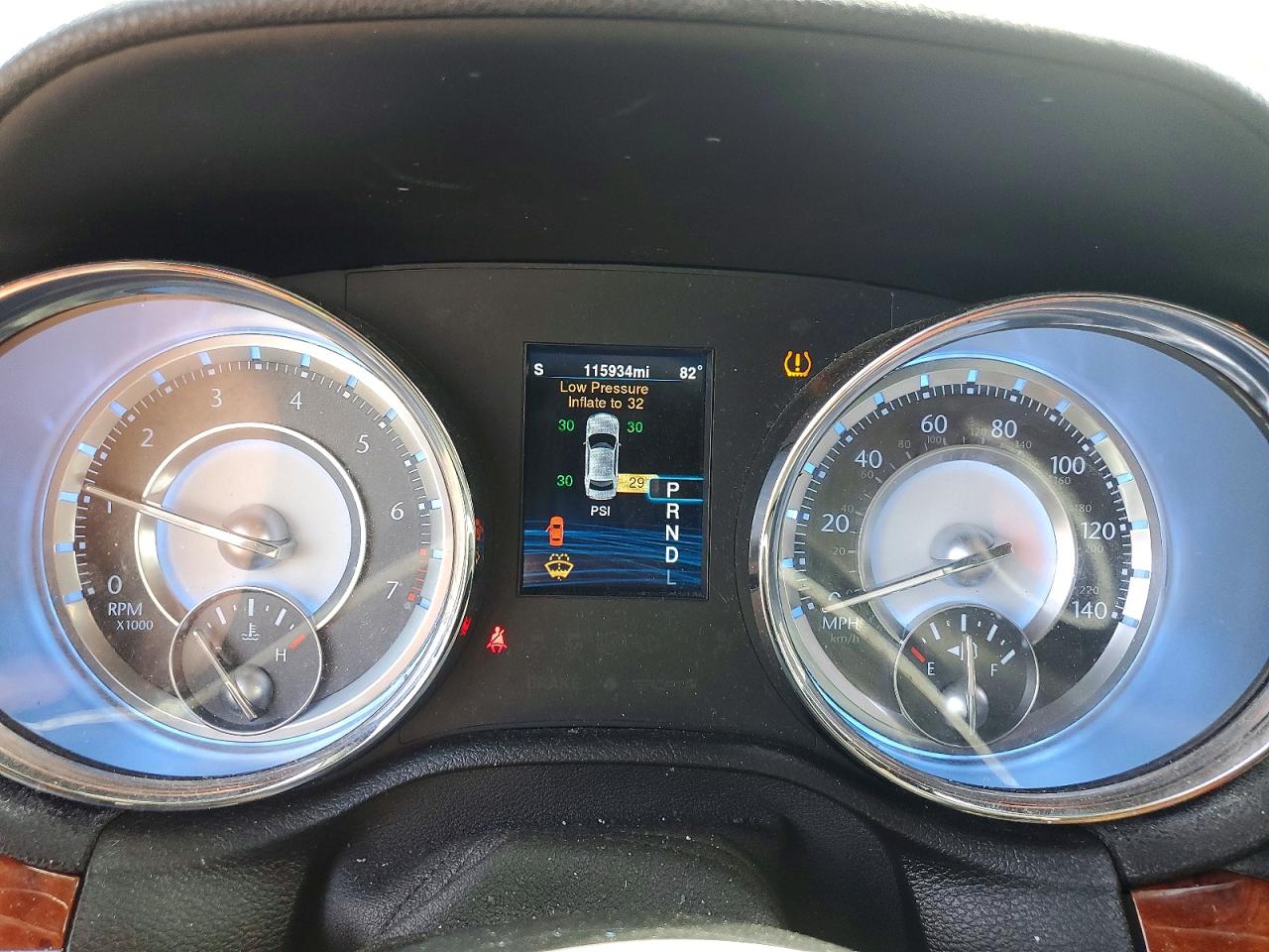2014 CHRYSLER 300 photo 9