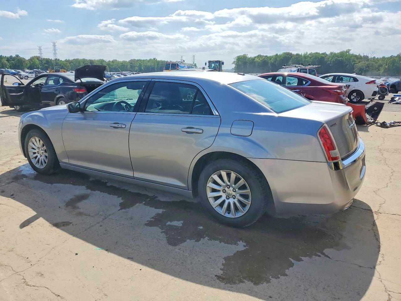 2014 CHRYSLER 300 photo 2