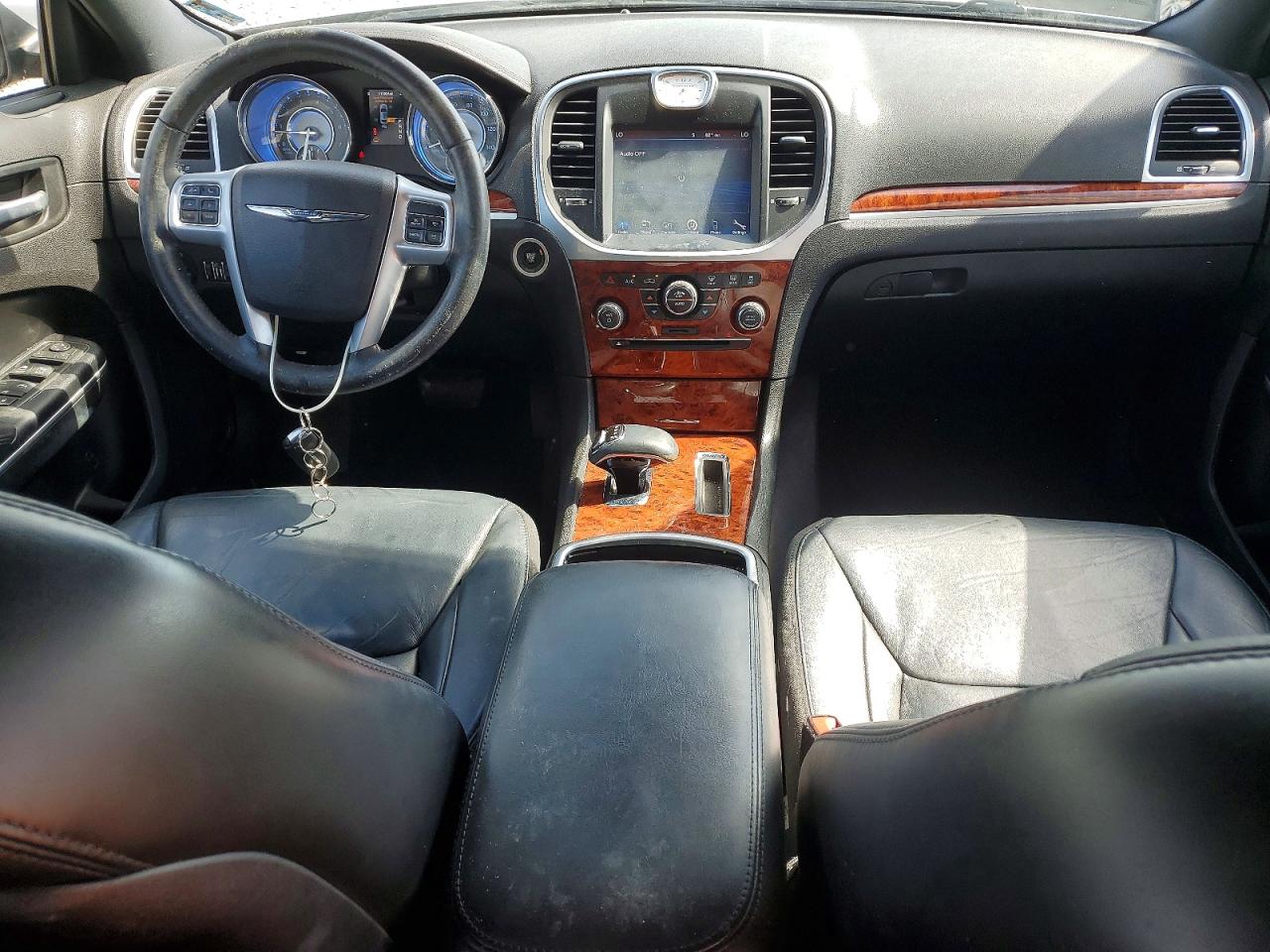 2014 CHRYSLER 300 photo 8