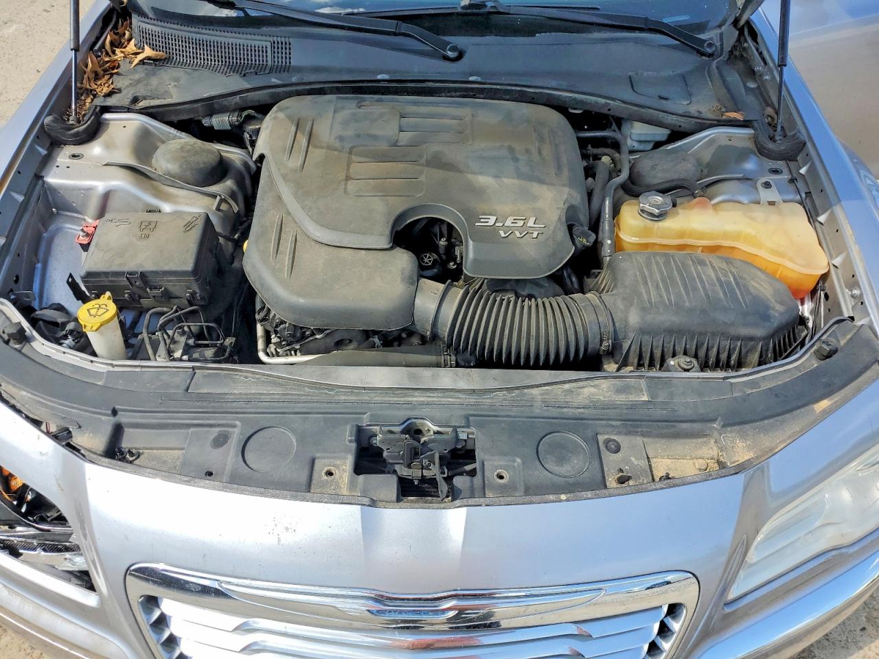2014 CHRYSLER 300 photo 11