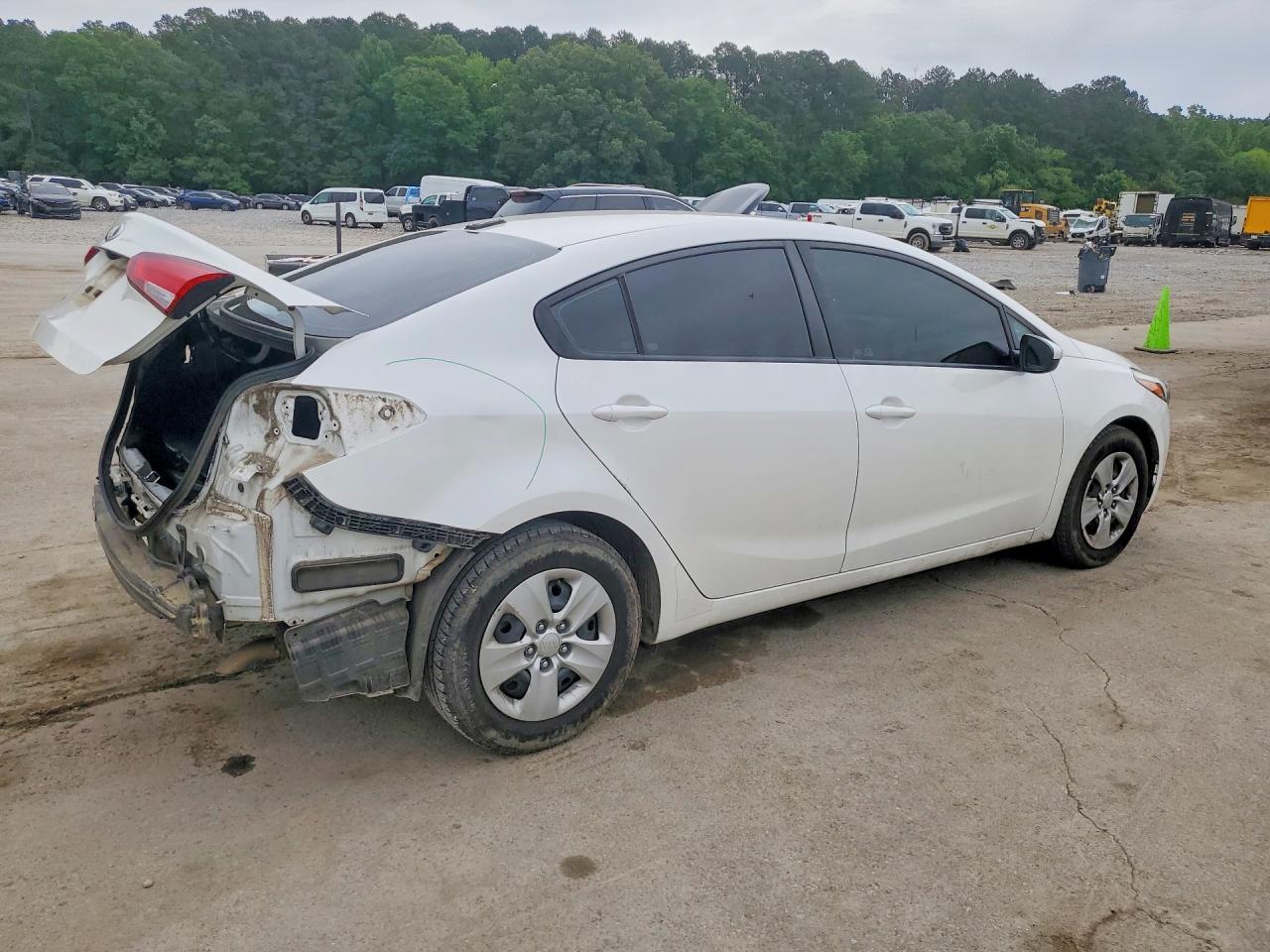 2017 KIA FORTE LX photo 5