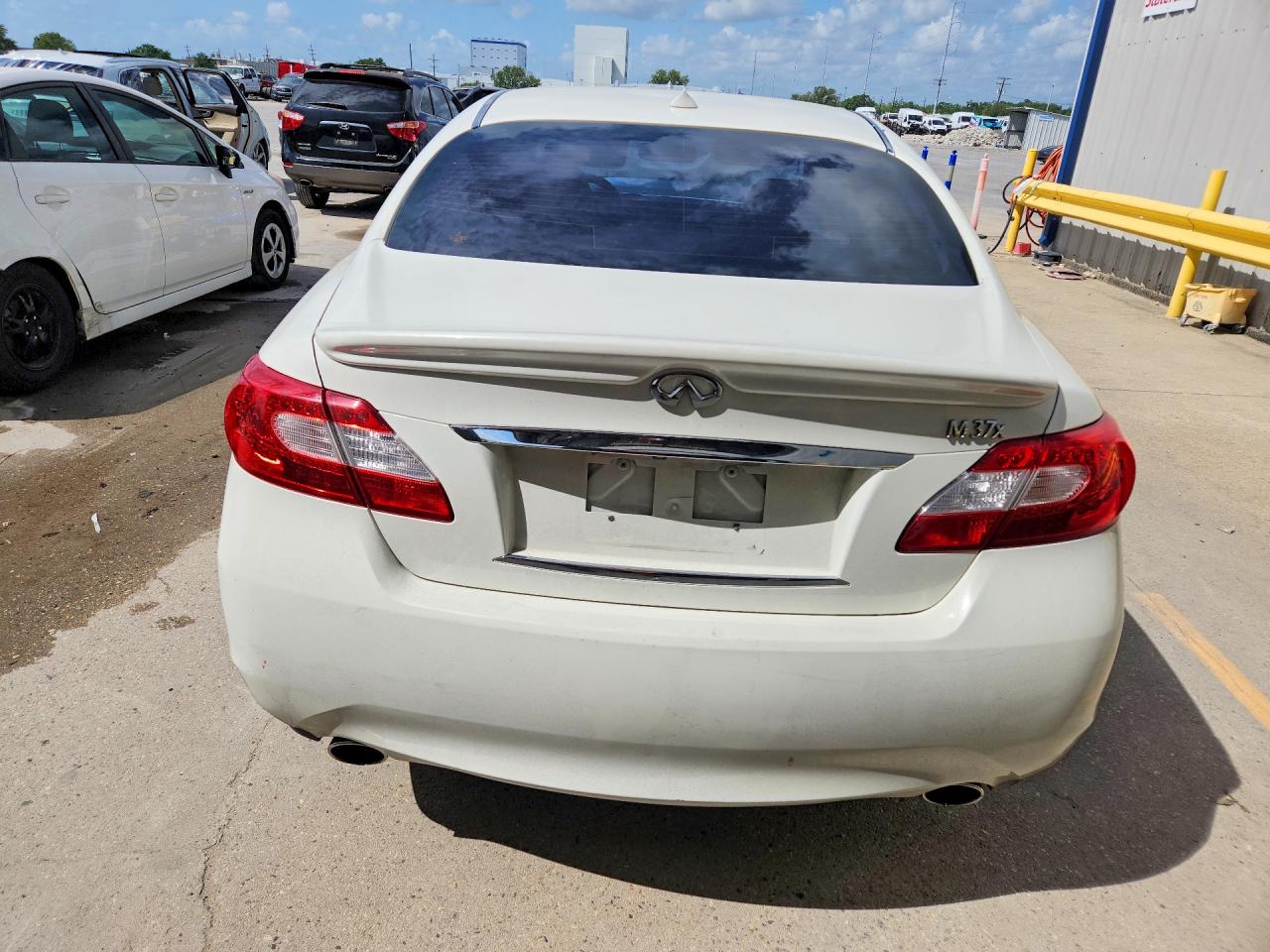 2012 INFINITI M37 X photo 11