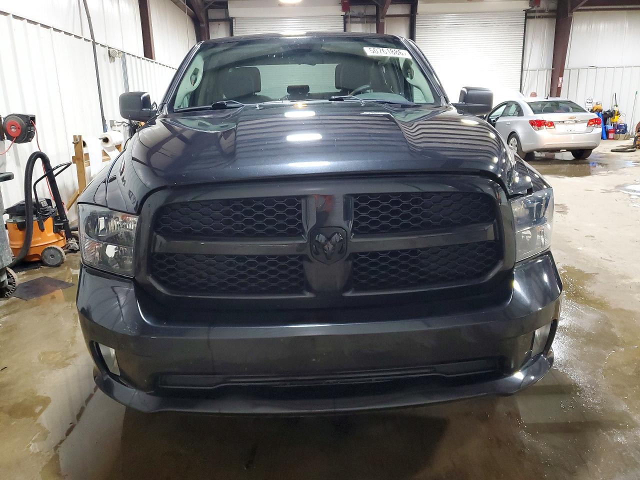 2018 RAM 1500 ST photo 9